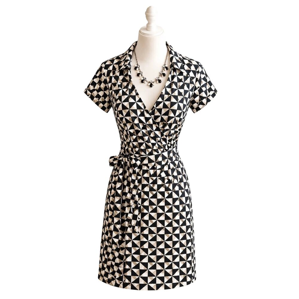 J. McLaughlin Lila Wrap Dress Geometric Diamond Size Small Tie Waist Black Beige